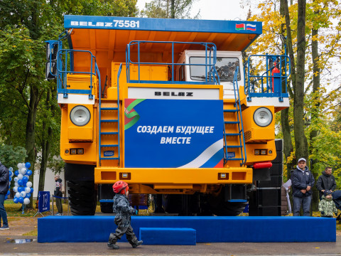 Ex-deputy chief of Vilnius prison promotes the interests of BelAZ